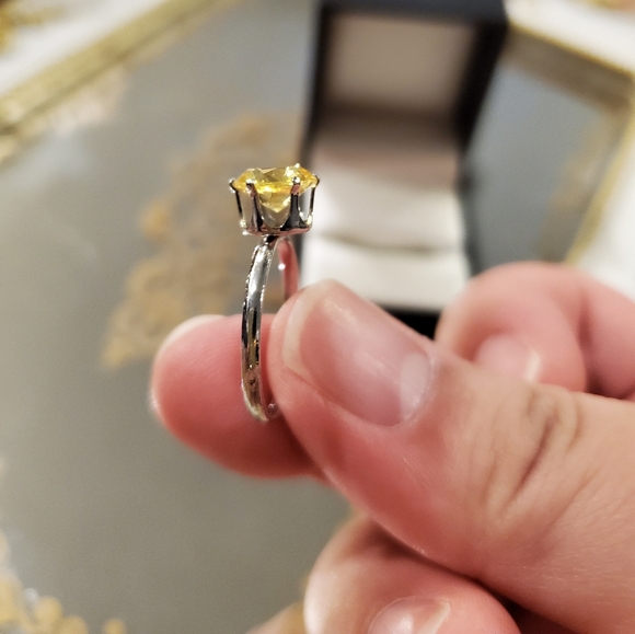 1.2 Carat AAA cubic zirconia yellow crystal ring - Picture 5 of 7